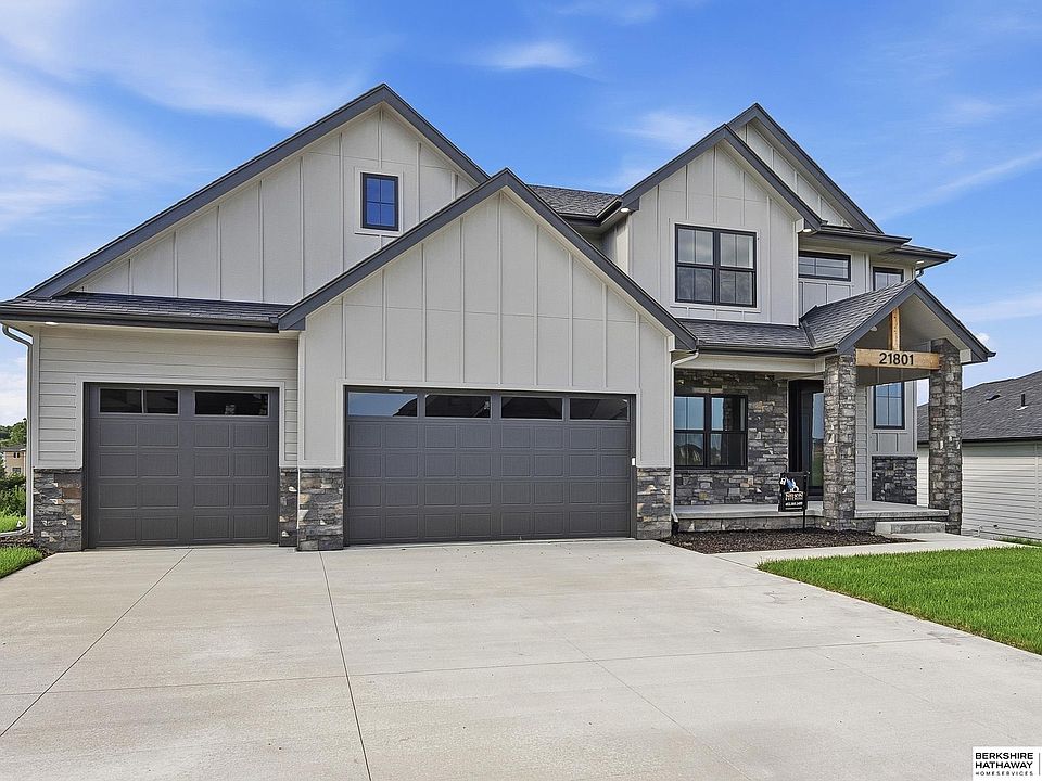 1st image of 21801 Parkview Dr