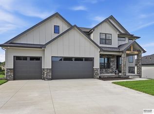 21801 Parkview Dr, Gretna, NE 68028