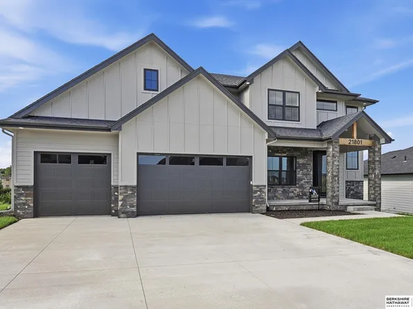 21801 Parkview Dr, Gretna, NE 68028
