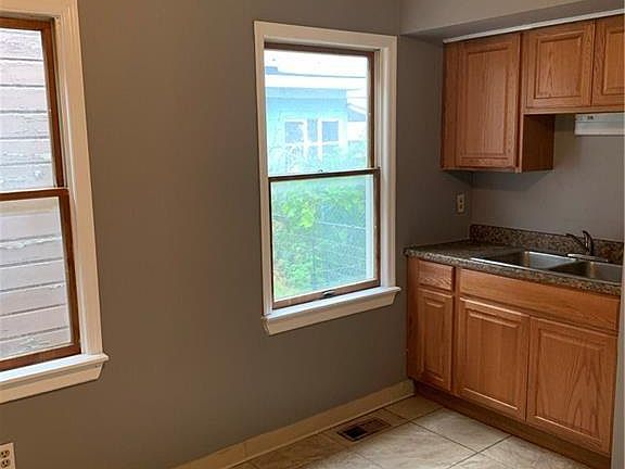 3rd image of 1247 Park St #1R