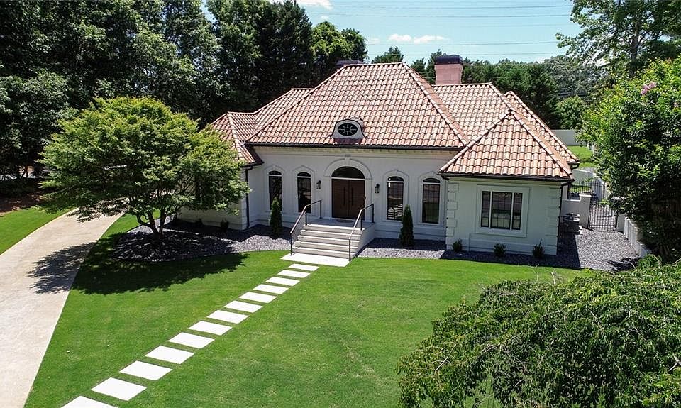 1st image of 412 Somerset Clos SE