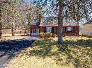 7 Forrest Dr, Rensselaer, NY 12144