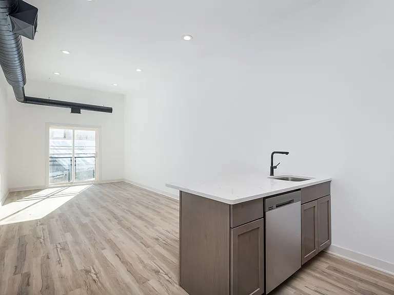 1907 S Blue Island Ave #4 — Photo 10