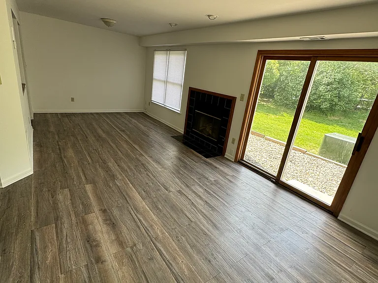6076 Pennsylvania Dr — Photo 3