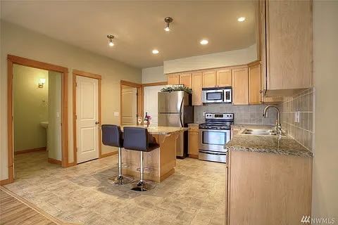 5th image of 2738 Diamond St Unit C