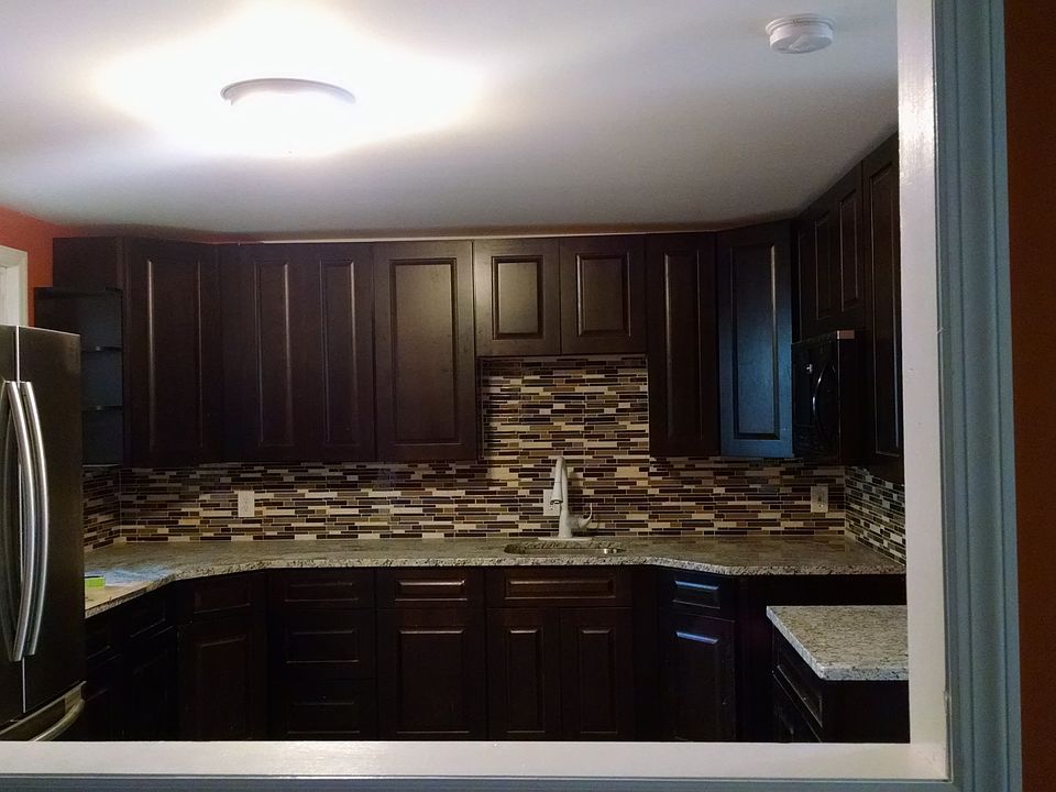 2nd image of 106 N 6th St