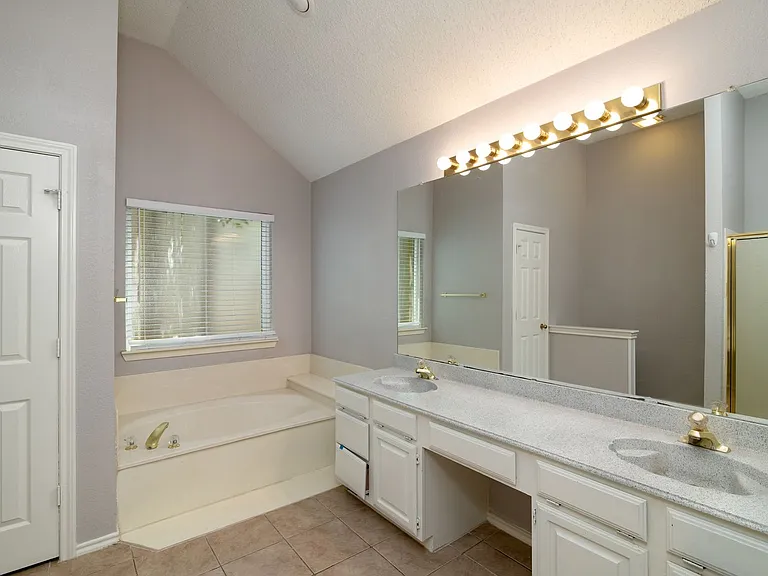 1329 Maywood Ct — Photo 14