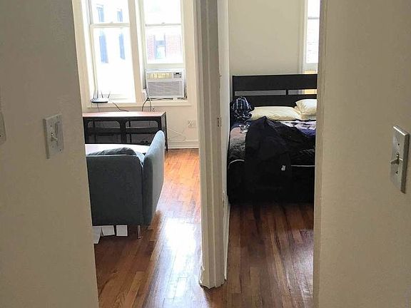 3rd image of 104 W 74th St APT 4R