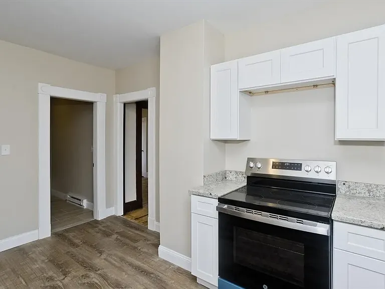 287 Walnut St #1 — Photo 6