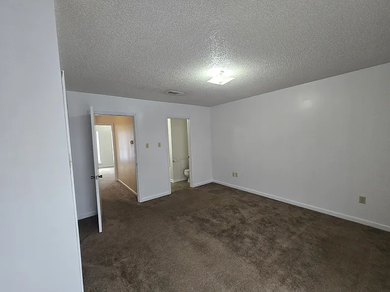 120 Oak Ridge Ave #B — Photo 9