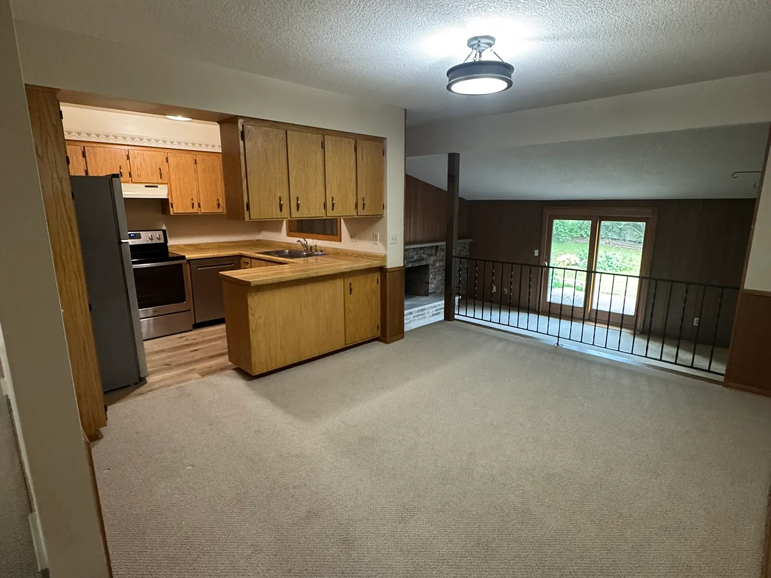 4 bed, 2300 sqft, $2,500 — Photo 3