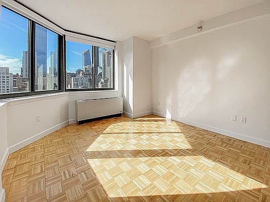 3rd image of 350 W 38th St #8B