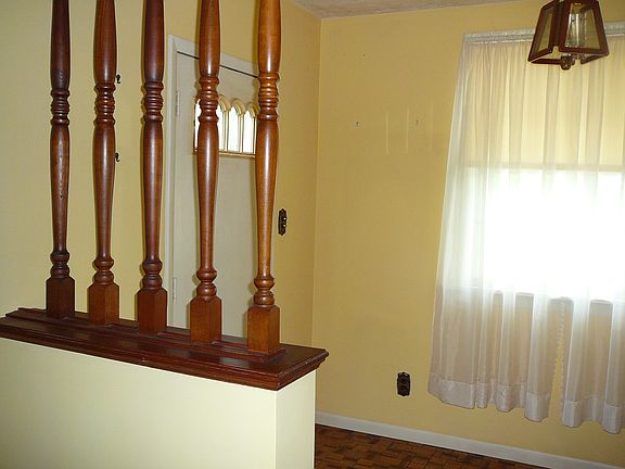 2nd image of 1110 E Livingston St