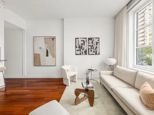 45 Park Avenue image 2 of 16