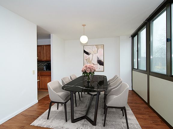 5th image of 4800 S Lake Park Ave APT 201