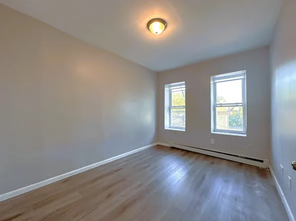 286 Martin Luther King Jr Drive image 6 of 17