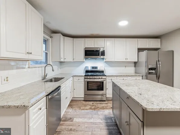 9 Queen St, Douglassville, PA 19518