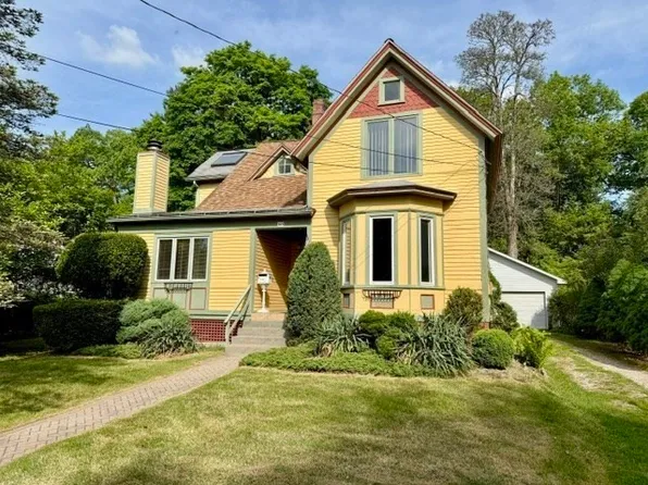 60 Massasoit St, Northampton, MA 01060