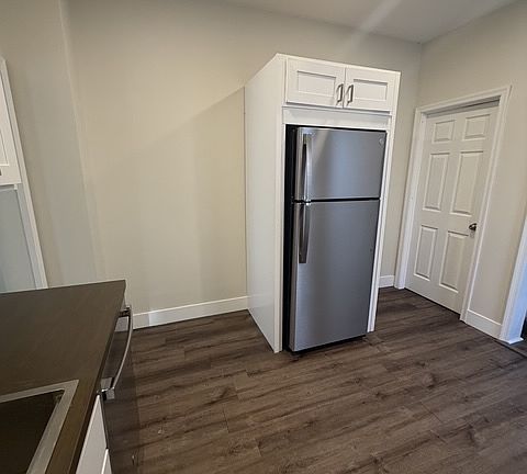 5th image of 709 Park St