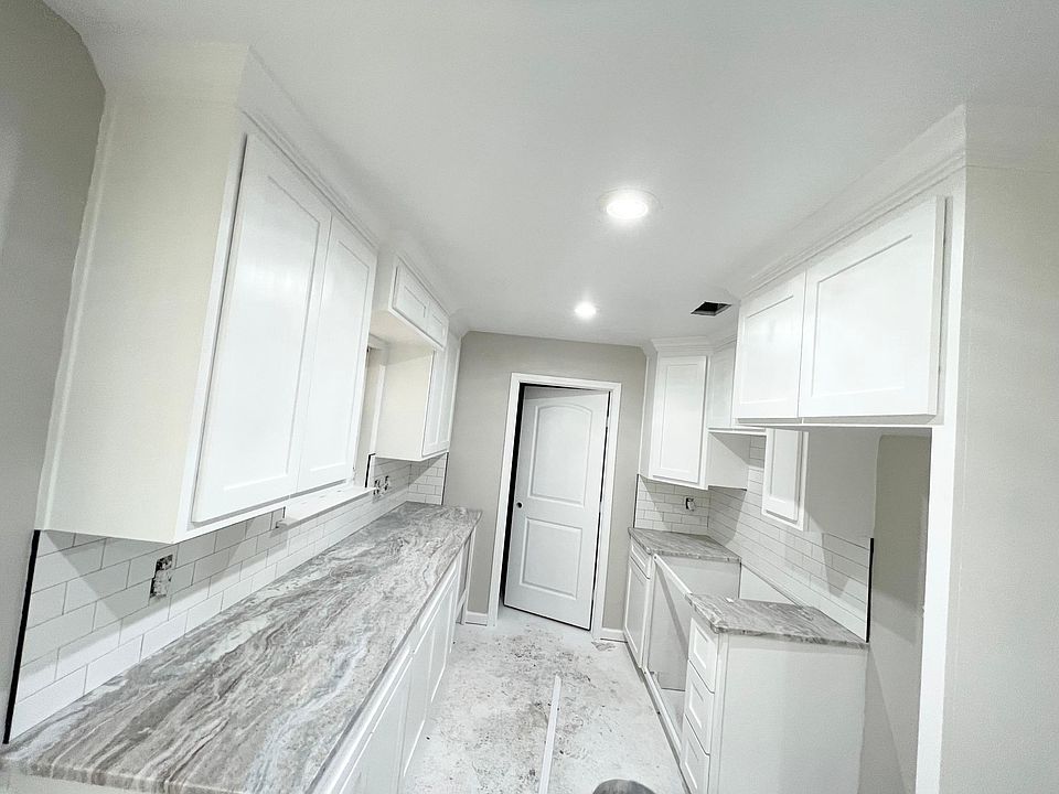 2nd image of 500 W North St