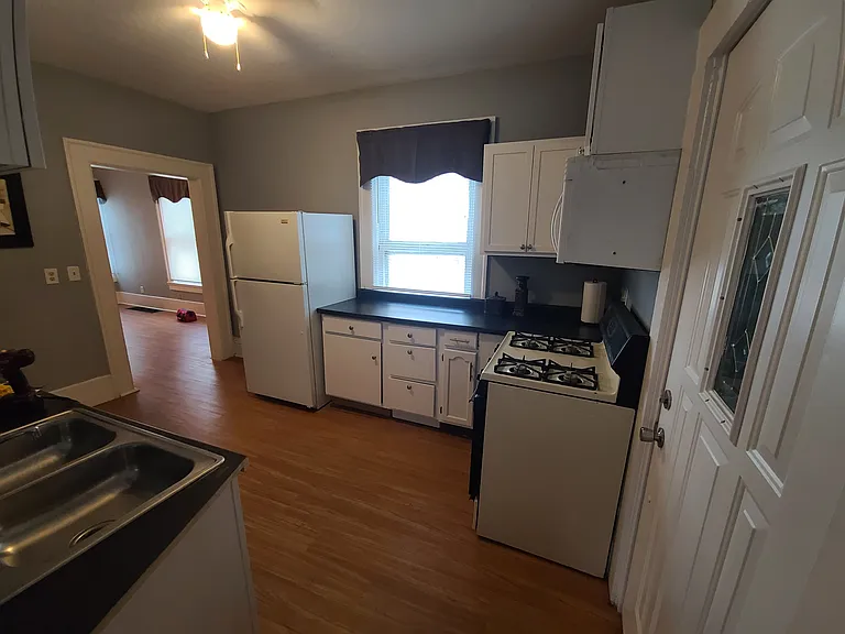 228 N Avon St #2 — Photo 3
