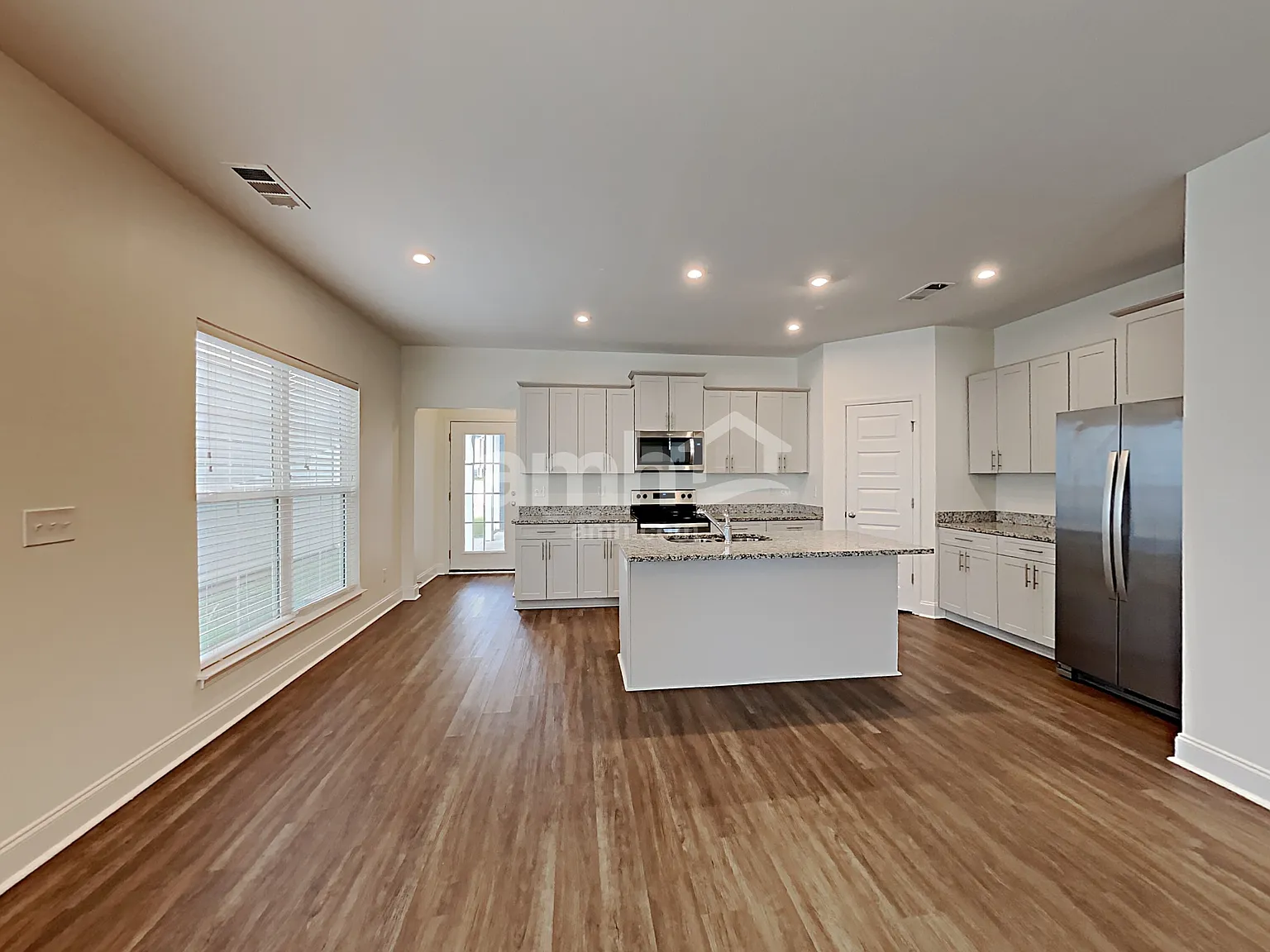 4 bed, 2.5 bath, 2149 sqft, $2,325 — Photo 4