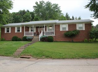 101 Orchard Dr, Nitro, WV 25143