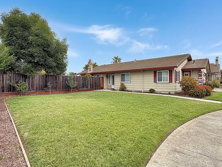 5935 Woodbine Pl — Photo 2