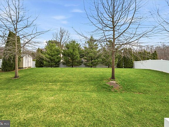 4th image of 704 Varga Cir