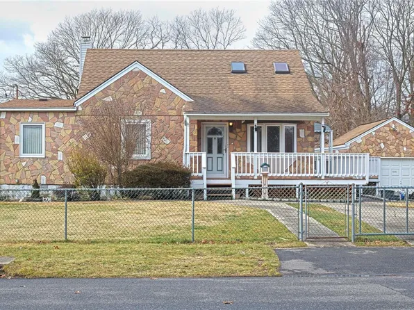 1206 Minerva Avenue, West Islip, NY 11795