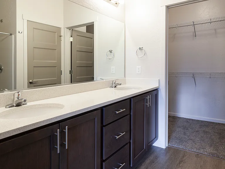 Prairie Pointe Apartments and Townhomes — Photo 102