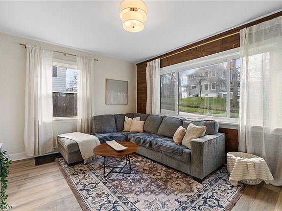 3rd image of 425 Myrtle Ave