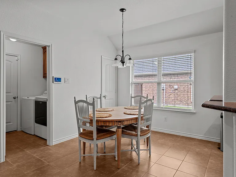 1024 Hidden Creek Dr — Photo 10