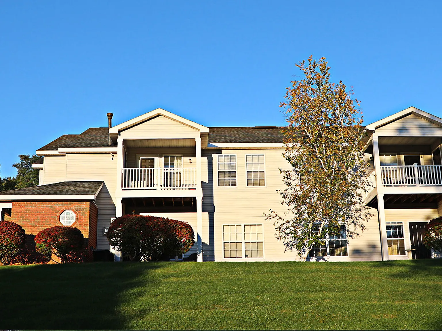 The Woodlands — Photo 2