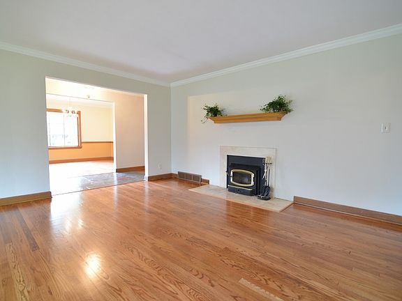 4th image of 804 Coolidge Pl