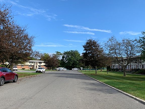 5th image of 203 Parr Meadow Dr