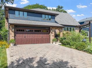 5816 Raintree Ln, Westmont, IL 60559