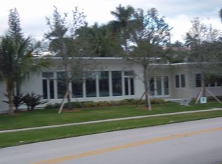 1201 N Southlake Dr, Hollywood, FL 33019