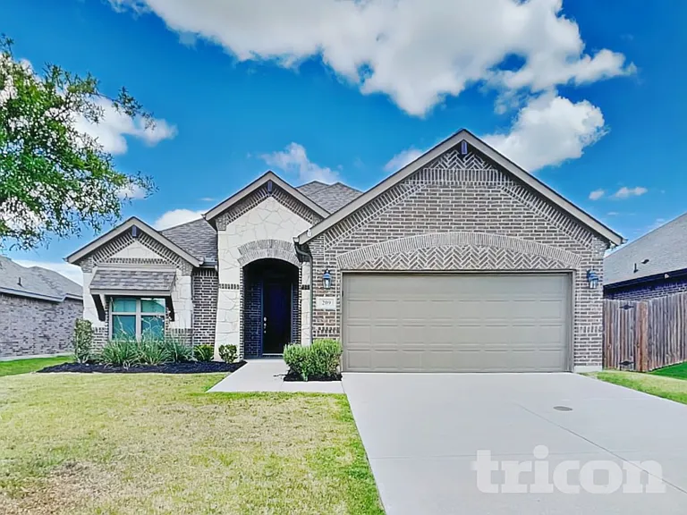 209 Buckskin Dr — Photo 2