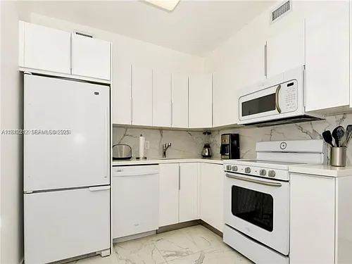 5151 Collins Ave Photo 1