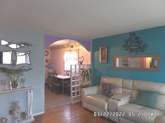 3rd image of 815 E Hively Ave