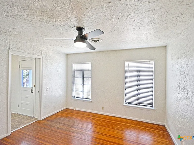 268 E Mill St — Photo 17