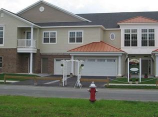 707 Valley Pointe Dr, Niskayuna, NY 12309