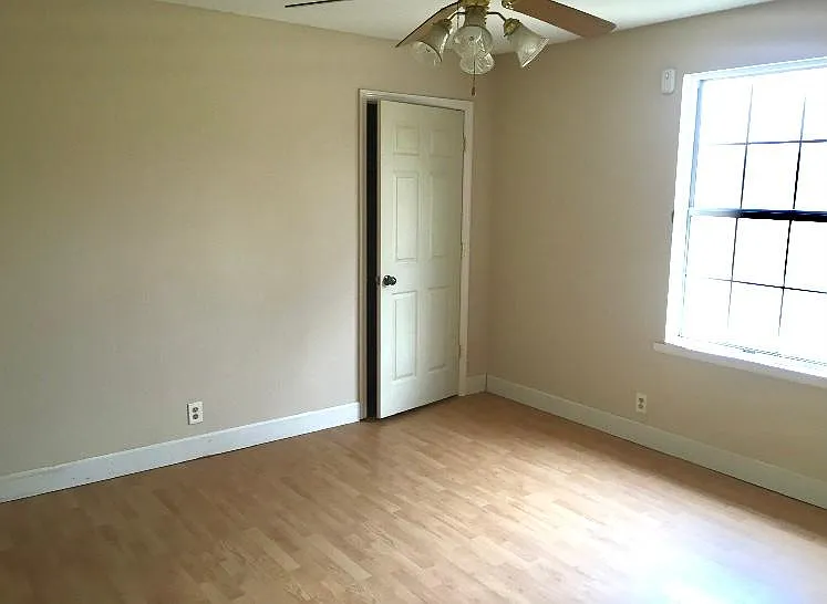 Master bedroom - 856 Fortoria Dr
