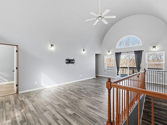 5th image of 7 Tamara Ln