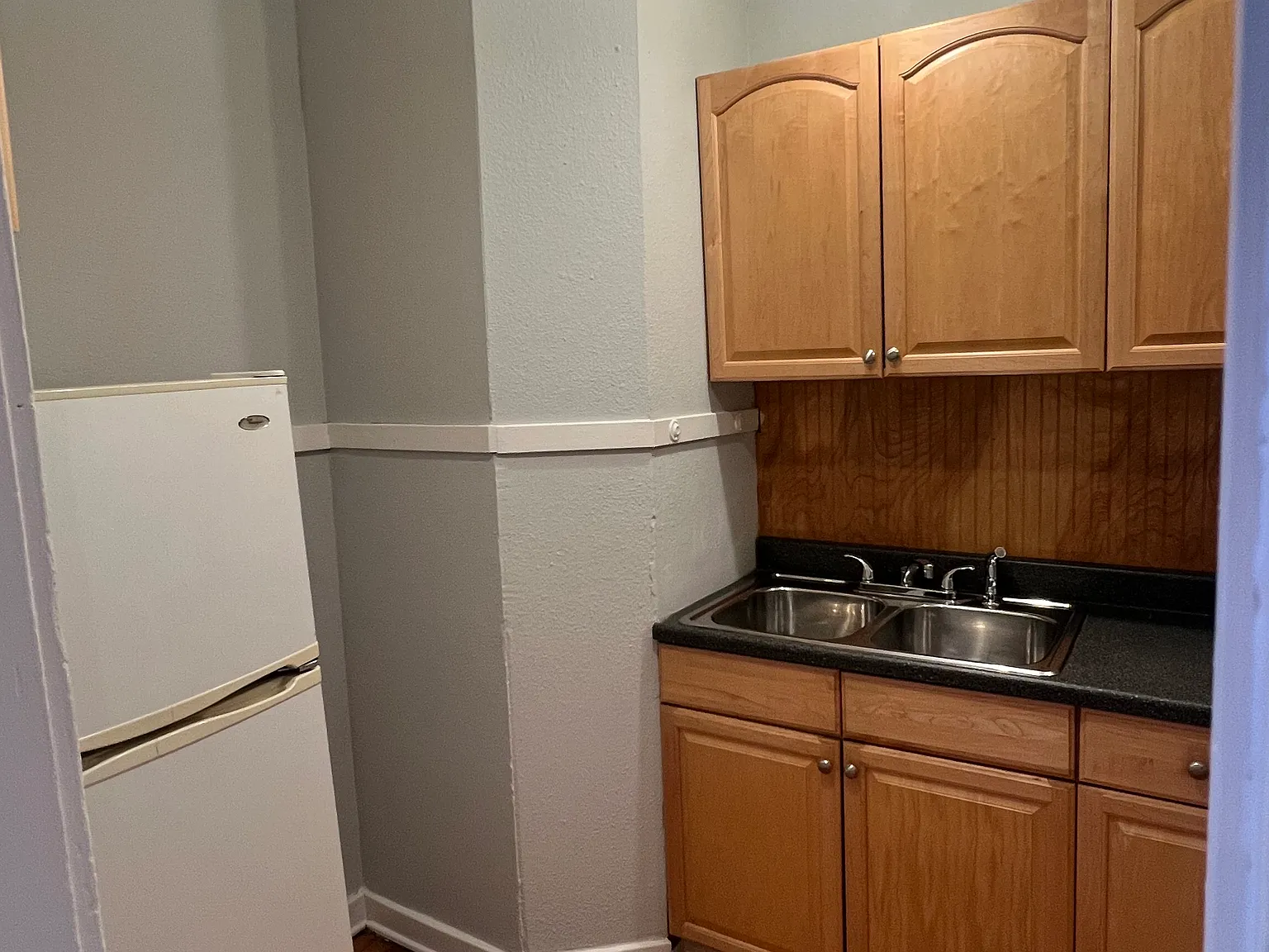 Studio, $800 — Photo 2