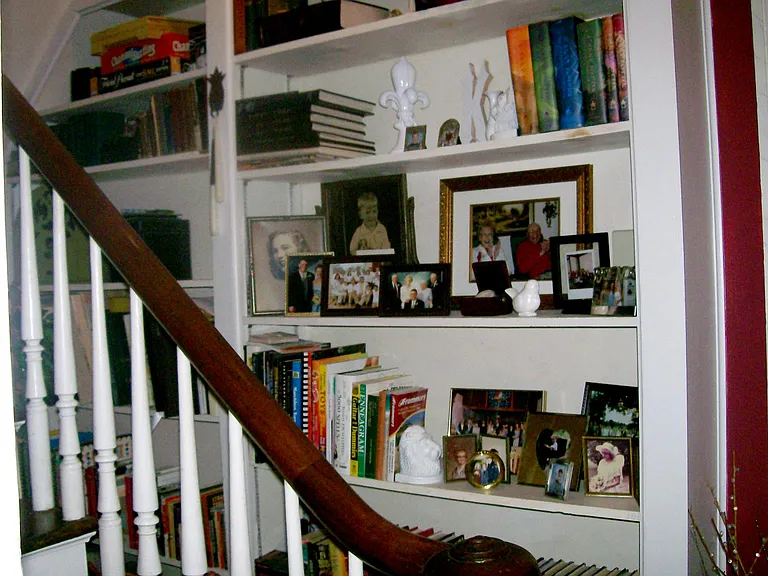 Bookshelf in living room going up the stairs