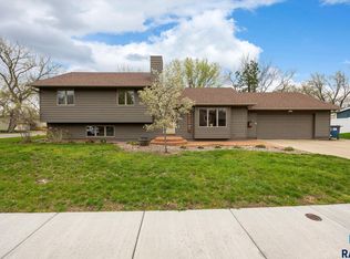 1505 E Sylvan Cir, Brandon, SD 57005