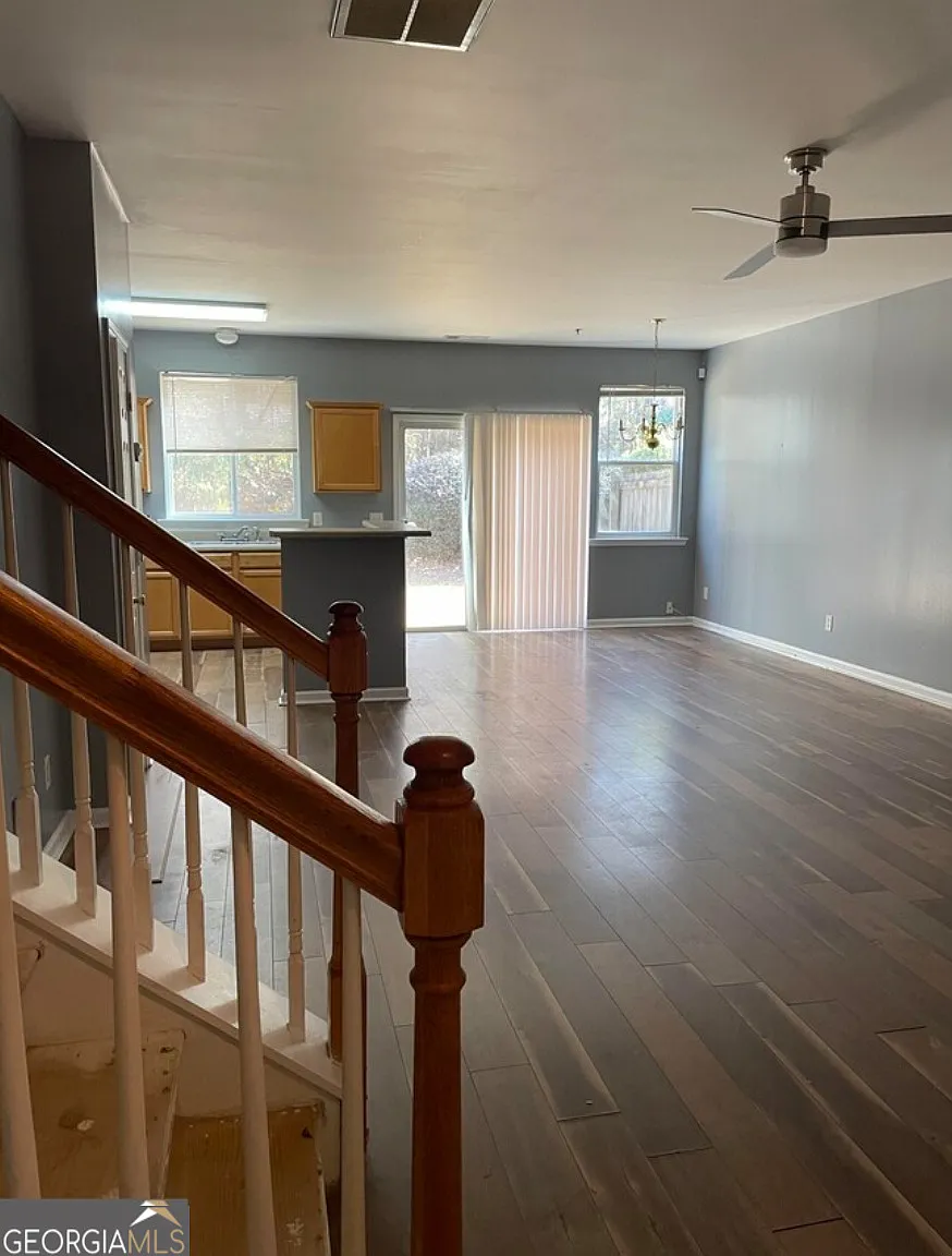 3 bed, 2.5 bath, $1,900 — Photo 3