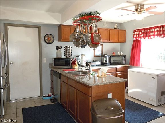 5th image of 128 E 192nd St